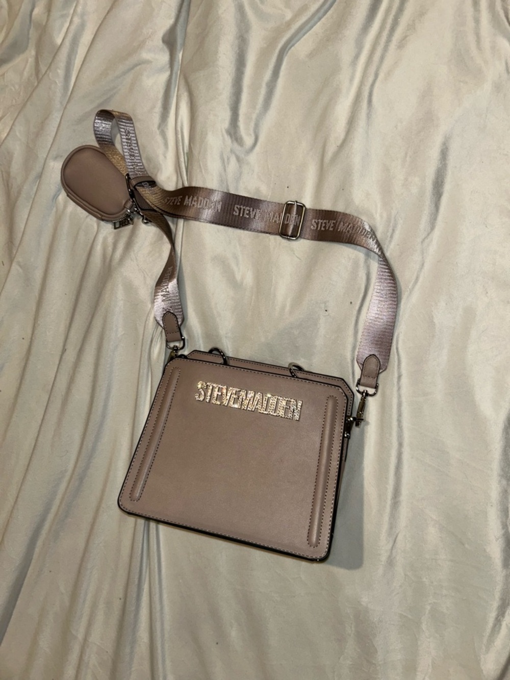 Steve Madden Bevelyn Convertible Crossbody Bag - Picture 3 of 4